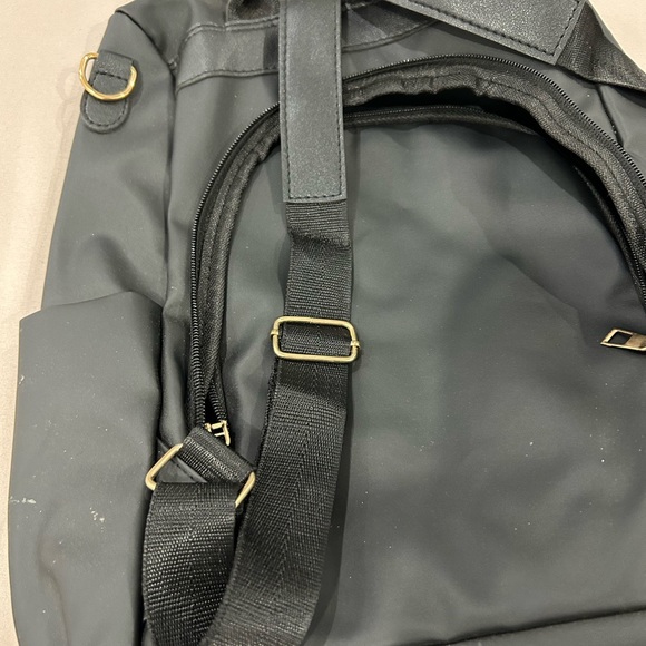 💥PRICE⬇️ Black Vinyl Backpack • Medium • - Picture 3 of 10